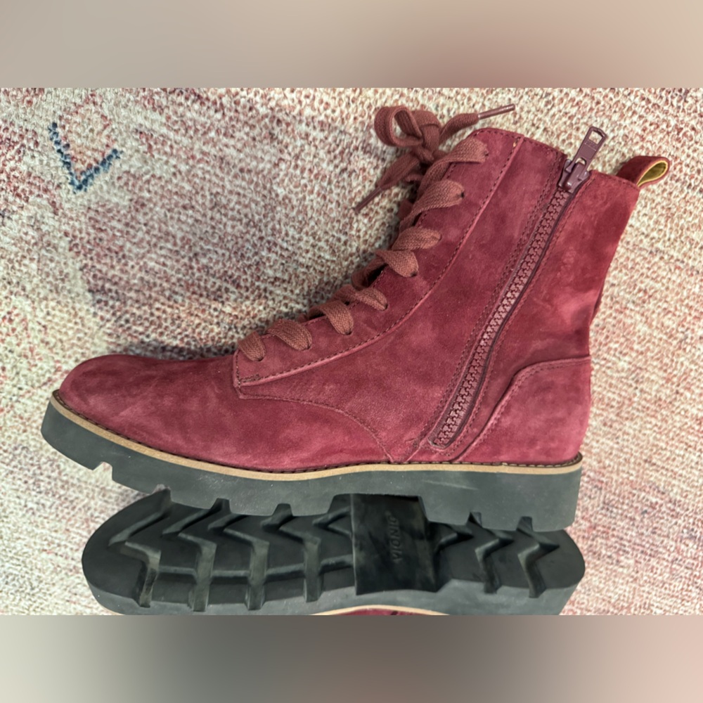 Vionic Lani suede combat boot in Port/ Burgundy size 6.5 zip closure
